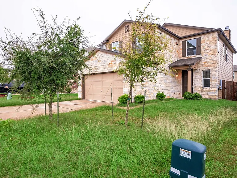 907 Solitude Dr — Photo 3