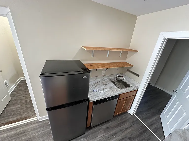 537 W 5th St #202 — Photo 7