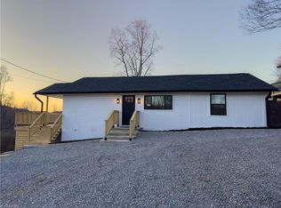 115 Coltrain Ln, Mount Airy, NC 27030