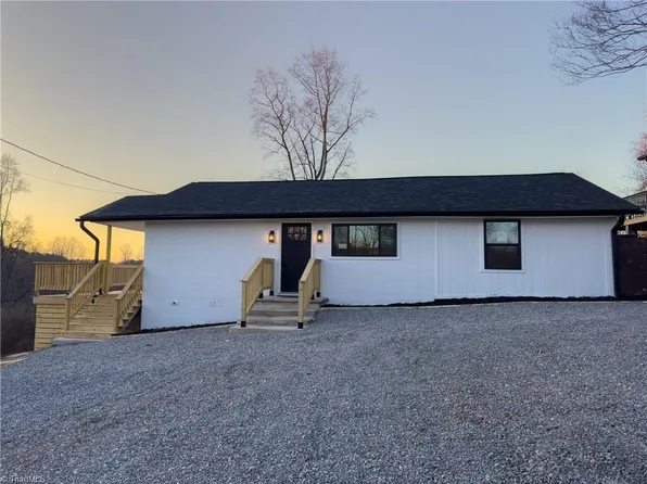 115 Coltrain Ln, Mount Airy, NC 27030