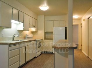 15901 Quarry Rd UNIT 2, Lake Oswego, OR 97035