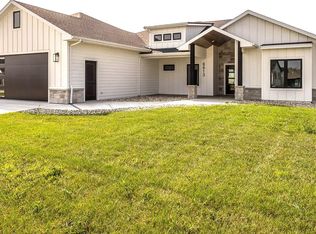 6613 E Corsair Dr, Sioux Falls, SD 57110