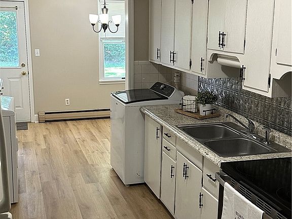 3rd image of 603 W Utica Street