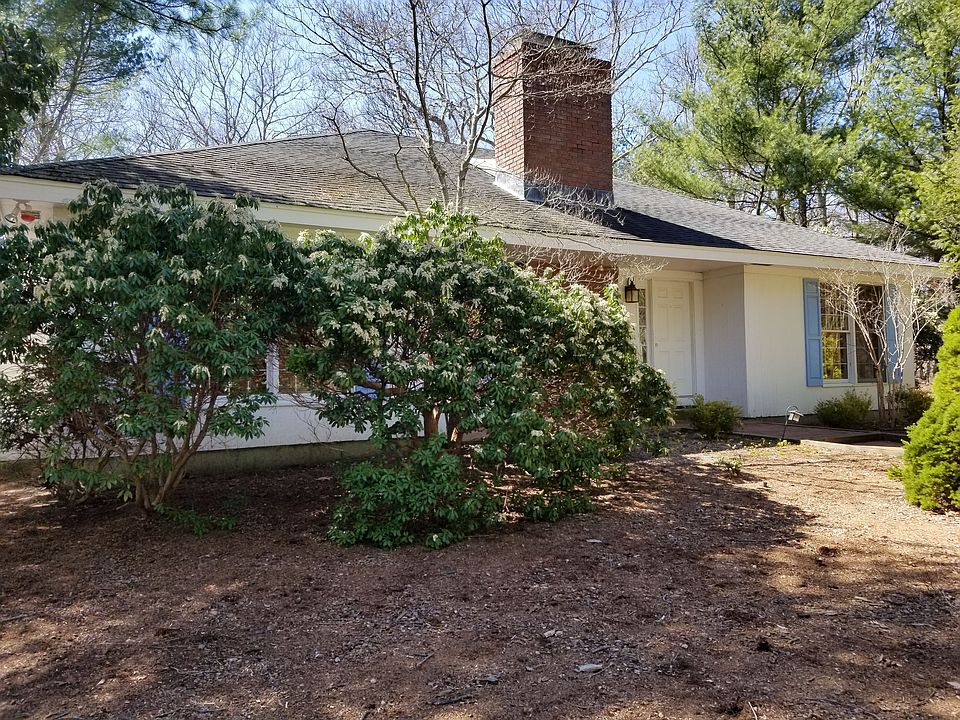 1st image of 9 Longwoods Ln