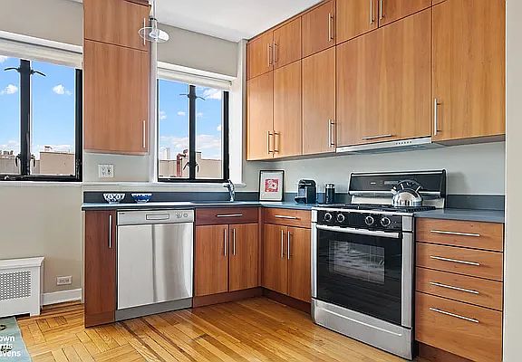 3rd image of 210 6th Ave APT 6E