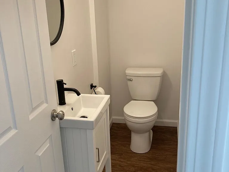 52 Fairview Ave #B — Photo 4