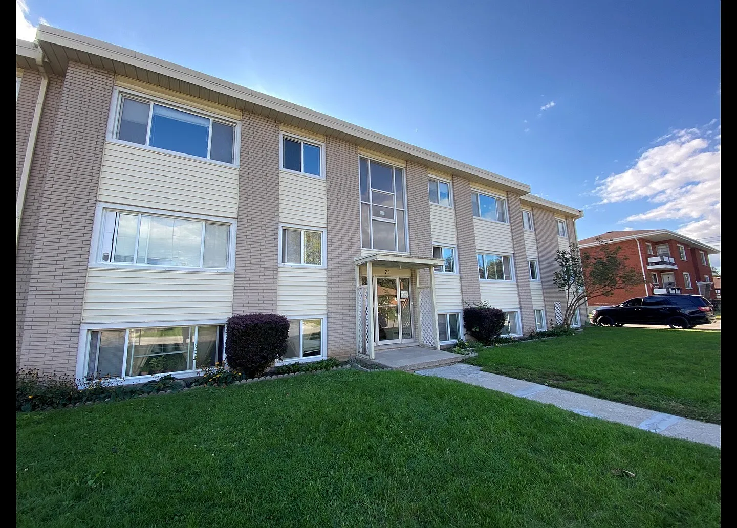 75 Harold Avenue Kitchener — Photo 1
