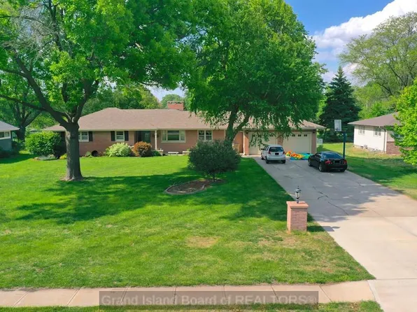 2426 Pioneer Blvd, Grand Island, NE 68801