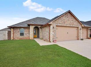 2104 Buffalo Ln, Altus, OK 73521