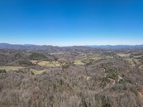 77 Elkhorn Ridge Dr, Franklin, NC 28734