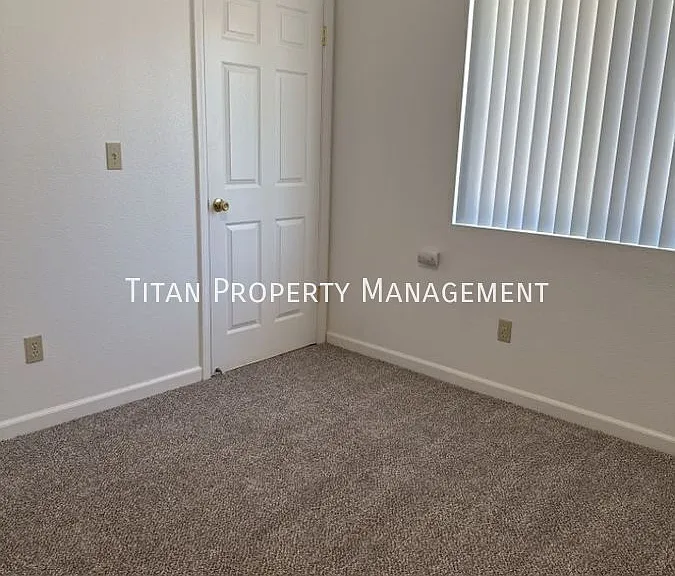 3604 N Loop Blvd — Photo 1