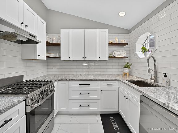 4th image of 2013 Coldspring Rd