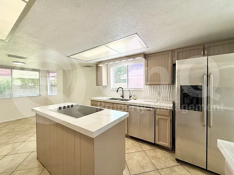 2439 E Elmwood St — Photo 10