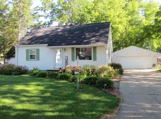 2566 Tulip Ln, Green Bay, WI 54313