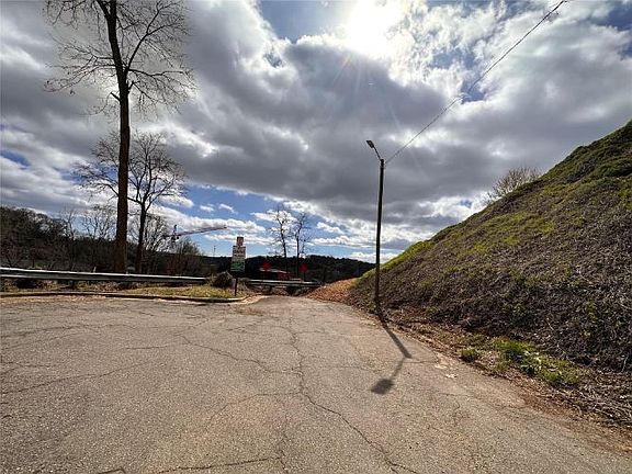 3rd image of 99 Jefferson Dr