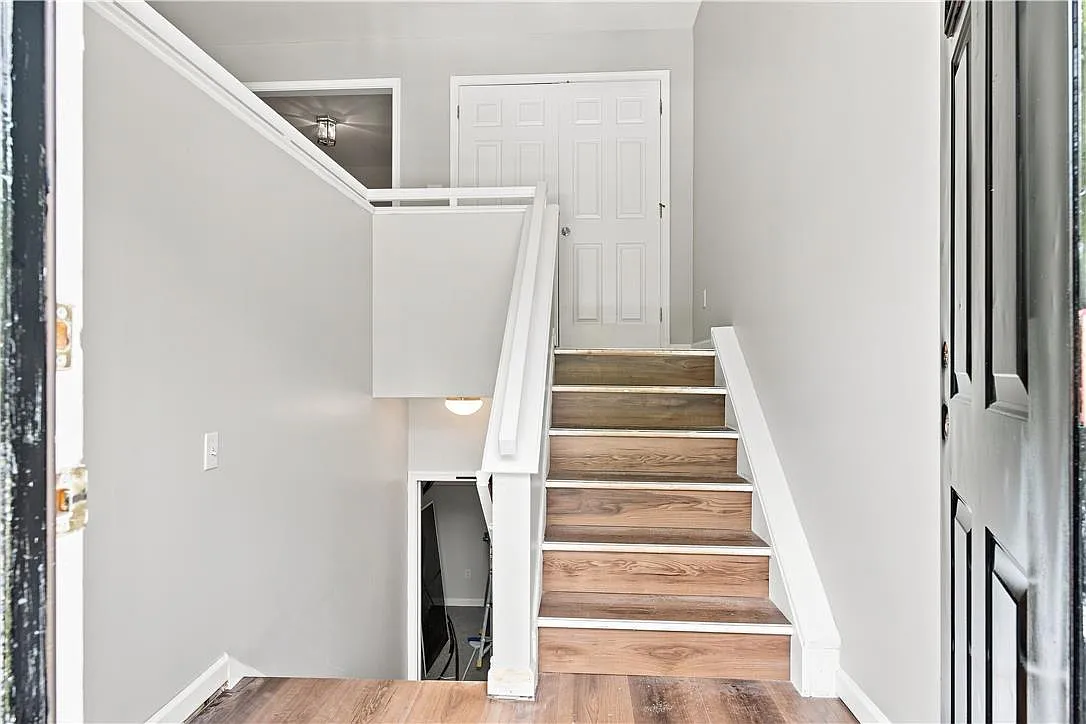 3 bed, 2.5 bath, 2092 sqft, $2,800 — Photo 3