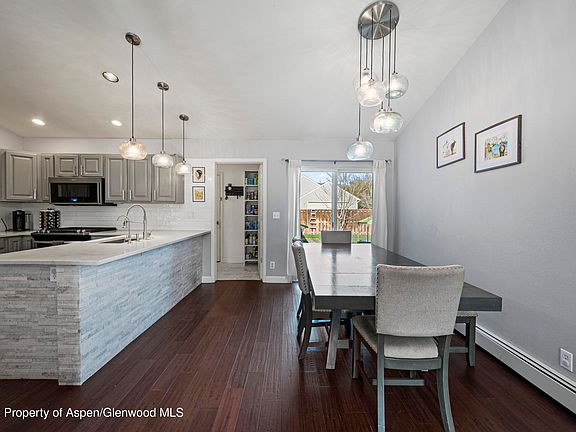 5th image of 348 Evergreen Dr