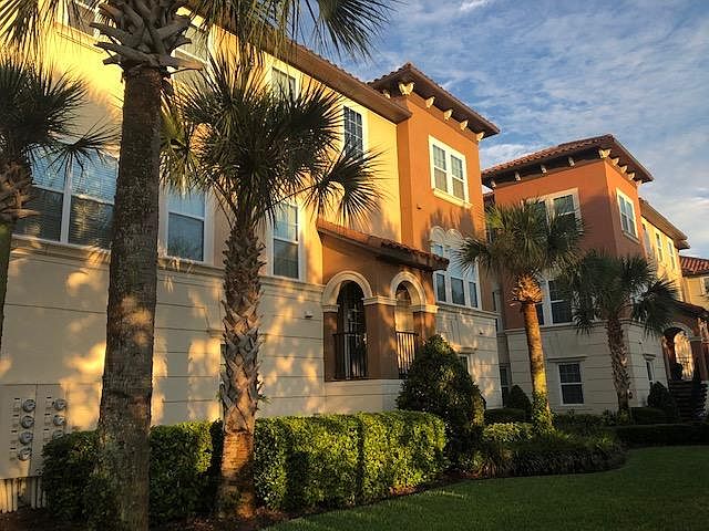 1st image of 924 Lobelia Dr