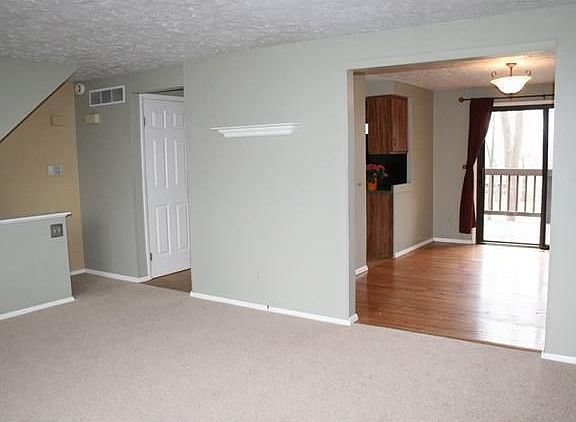 4th image of 36 Broxbourne Dr