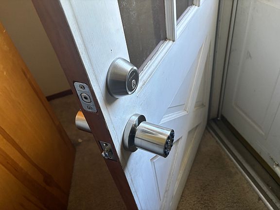 4th image of 701 Marshall Dr