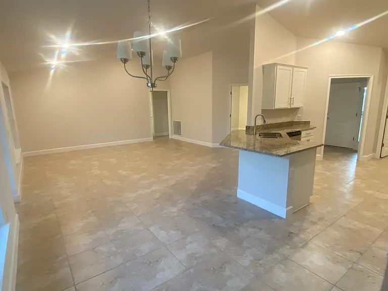 2593 Englewood Rd — Photo 11