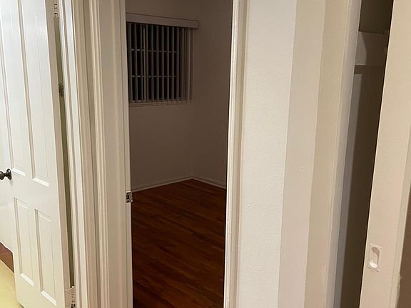3rd image of 11960 Moorpark St APT 2