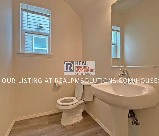 20451 SW Skiver St — Photo 4