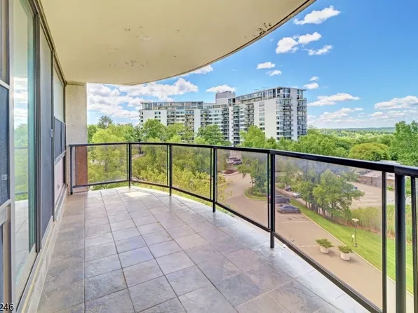 2 Claridge Dr. 3LW, Verona Twp., NJ 07044