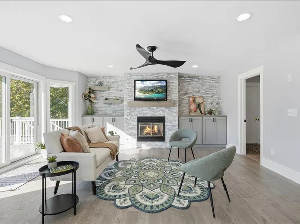 786 Harlar Cir, Hudson, WI 54016