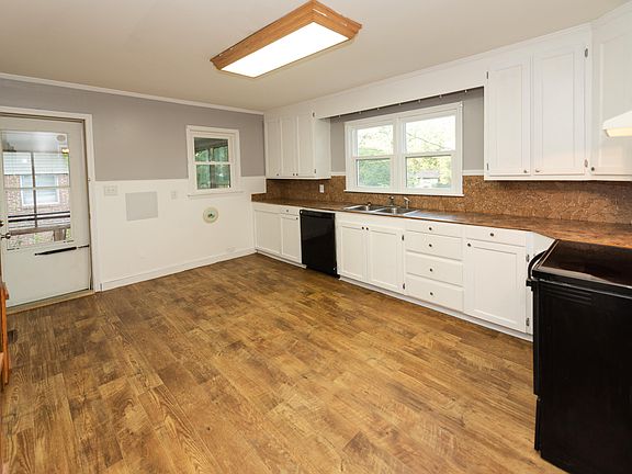 4th image of 1911 N Parkway St