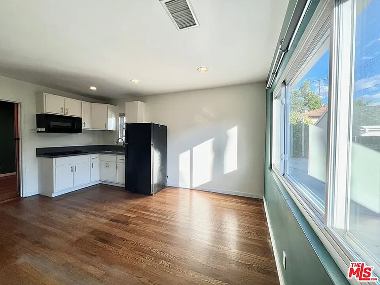 10006 Silverton Ave — Photo 2