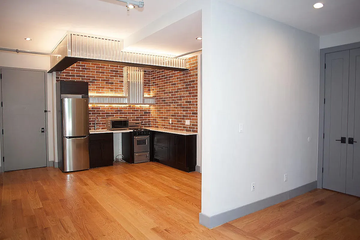18 Stanhope Street — Photo 1