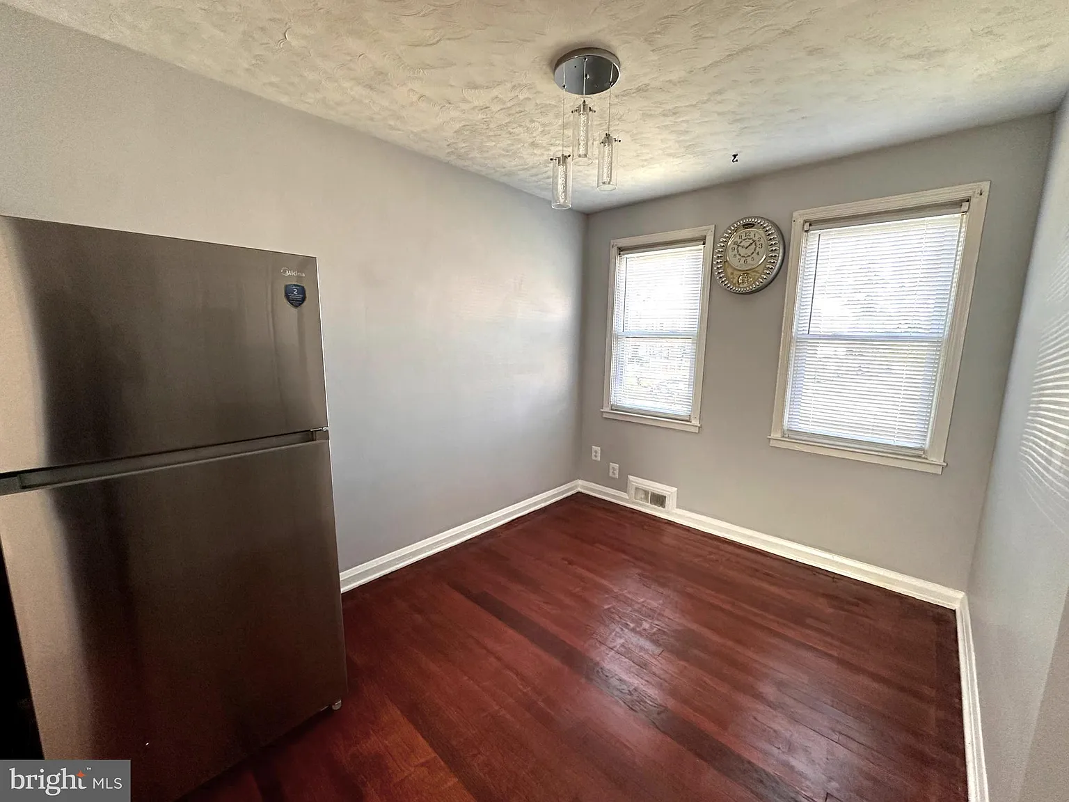 3 bed, 2.0 bath, 1732 sqft, $2,050 — Photo 4