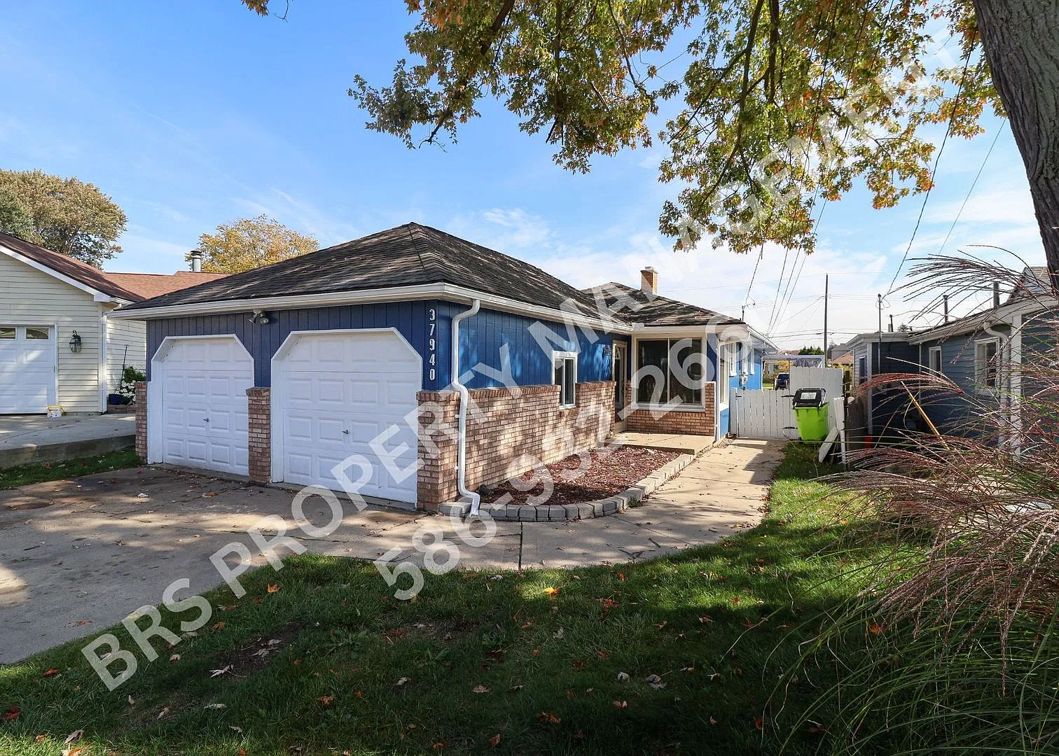 Charming 3-Bedroom Home on Lake St. Clair! — Photo 1