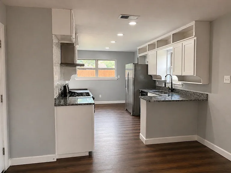 812 Irwin Dr — Photo 6