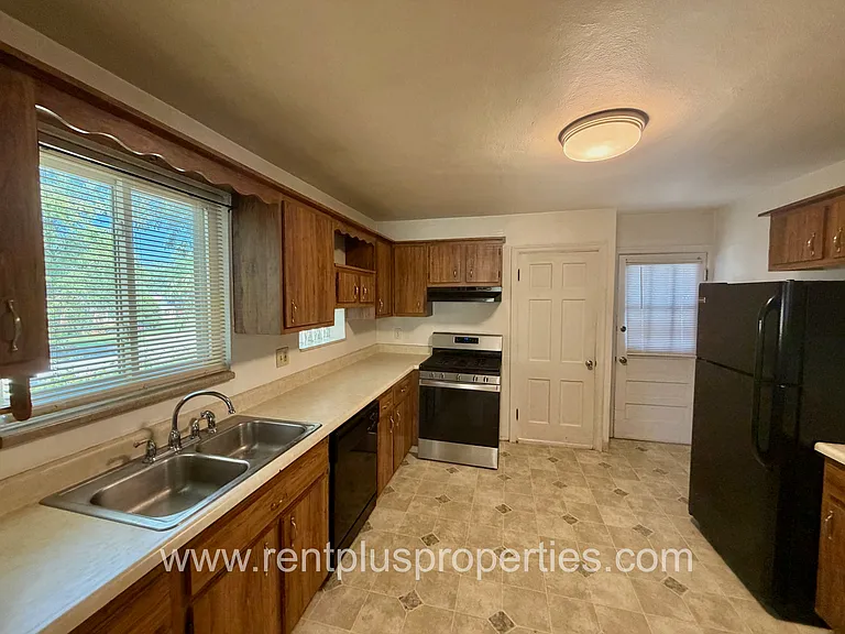 9001 McNulty Dr — Photo 2