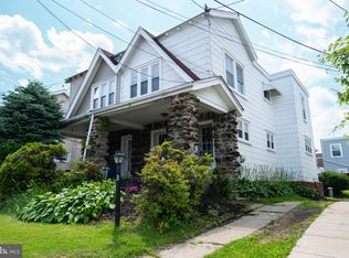8 Oakley Rd, Upper Darby, PA 19082