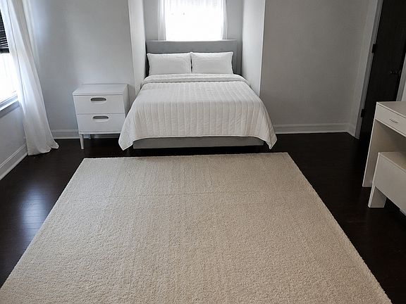 4th image of 411 N 3rd Ave