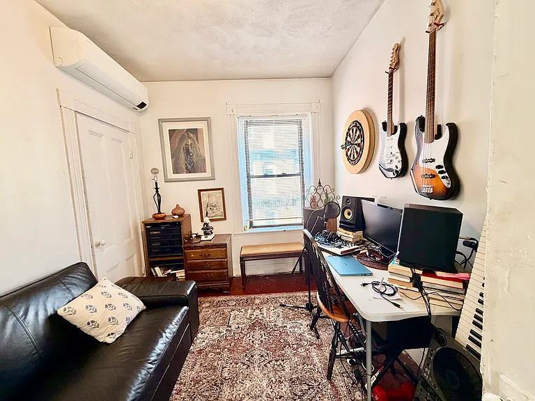 206 Hanover St #8 — Photo 8