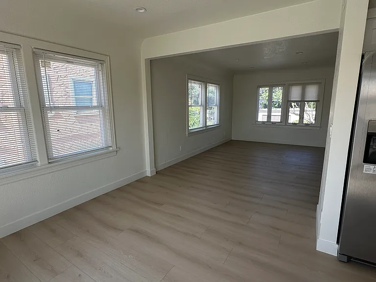 215 Sinclair Ave #215 — Photo 3