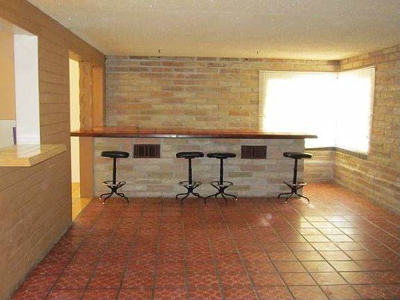 Bar/Entertainment Room