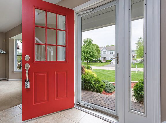 2nd image of 1011 Creekview Ln