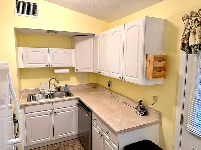 16 Howard Dr — Photo 4