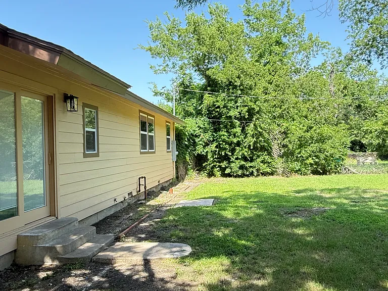 1817 Crescent St — Photo 38