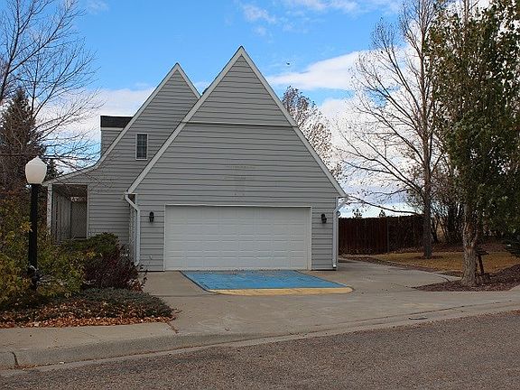 3rd image of 910 Eagle Dr