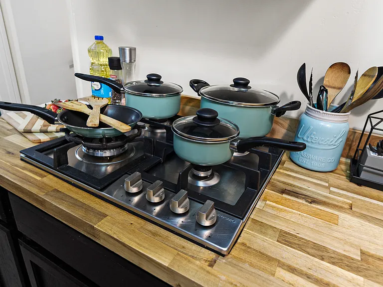 Fully equipped kitchen with a high-quality pan for all your cooking needs.