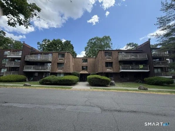 126 Triangle St APT A24, Danbury, CT 06810