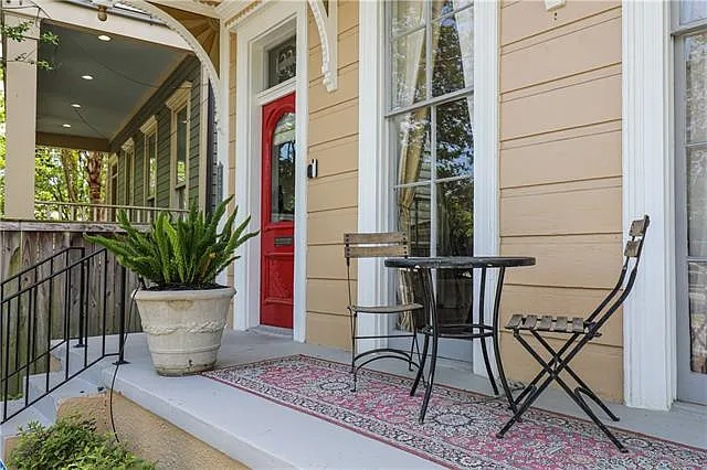 1225 Coliseum St — Photo 4