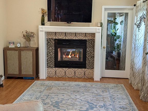 Living room, 2 way fireplace