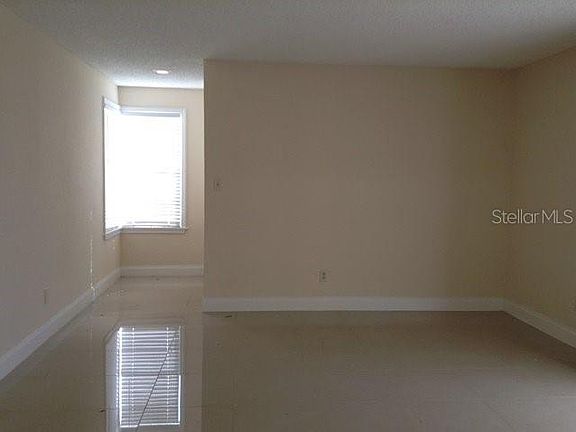 2nd image of 2917 Antique Oaks Cir APT 19